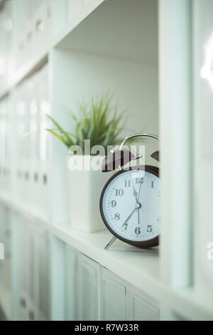 Uhr in der Arztpraxis, ist es Zeit für die nächste Prüfung Termin beim Arzt. Stockfoto