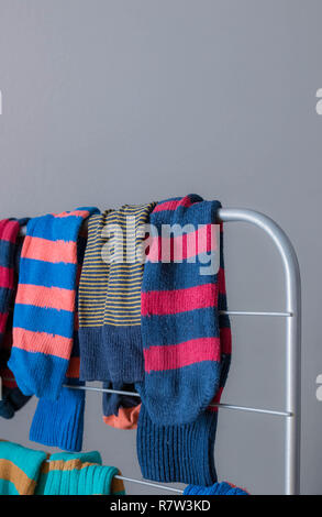 Farbe Socken des Trockners schließen. Stockfoto