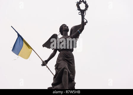 Charkow, Ukraine - 30. Dezember 2017 Die Siegesgöttin Nike Denkmal Stockfoto