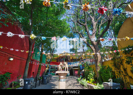 Coyoacan, Mexiko - 20 April 2018: Handwerker Markt (Mercado Artesanal) im historischen Zentrum von Coyoacan Stockfoto