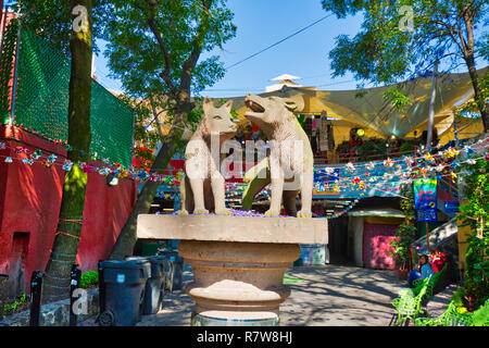 Coyoacan, Mexiko - 20 April 2018: Handwerker Markt (Mercado Artesanal) im historischen Zentrum von Coyoacan Stockfoto