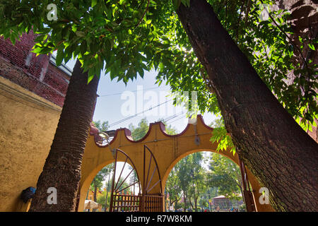 Coyoacan, Mexiko - 20 April 2018: Handwerker Markt (Mercado Artesanal) im historischen Zentrum von Coyoacan Stockfoto