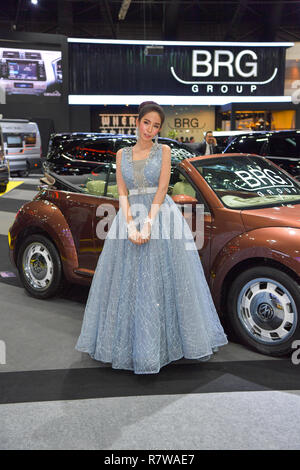 NONTHABURI - 28. NOVEMBER: Nicht identifizierte Modell mit BRG Auto auf Anzeige an der 35th Thailand International Motor Expo am 28. November 2018 in Pusan Stockfoto