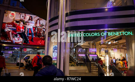 Shopping in der Gran Via, Calle Gran Via, Madrid, Spanien Stockfoto