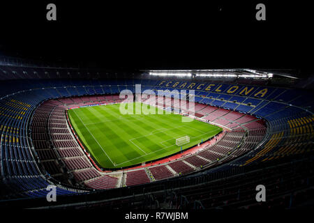 Camp Nou, Barcelona, Spanien. 11 Dez, 2018. UEFA Champions League Fußball, Barcelona gegen Tottenham Hotspur; Innenansicht des Camp Nou Stadion Credit: Aktion plus Sport/Alamy leben Nachrichten Stockfoto