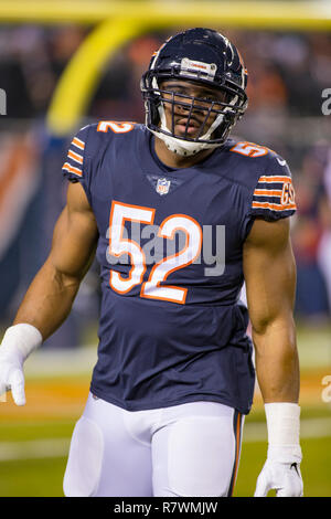 Chicago, Illinois, USA. 09 Dez, 2018. - Bären #52 Khalil Mack in Aktion während der NFL Spiel zwischen den Los Angeles Rams und Chicago Bears im Soldier Field in Chicago, IL. Fotograf: Mike Wulf Credit: Csm/Alamy leben Nachrichten Stockfoto