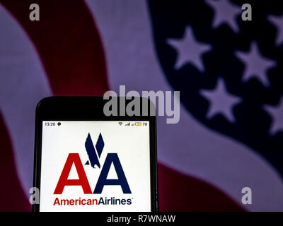 Kiew, Ukraine. 11 Dez, 2018. American Airlines Logo auf dem Smartphone angezeigt. Quelle: Igor Golovniov/SOPA Images/ZUMA Draht/Alamy leben Nachrichten Stockfoto