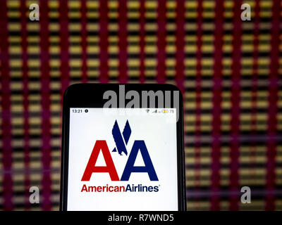 Kiew, Ukraine. 11 Dez, 2018. American Airlines Logo auf dem Smartphone angezeigt. Quelle: Igor Golovniov/SOPA Images/ZUMA Draht/Alamy leben Nachrichten Stockfoto