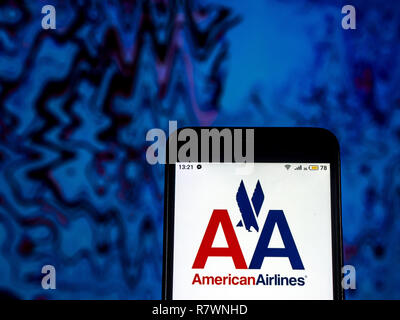 Kiew, Ukraine. 11 Dez, 2018. American Airlines Logo auf dem Smartphone angezeigt. Quelle: Igor Golovniov/SOPA Images/ZUMA Draht/Alamy leben Nachrichten Stockfoto