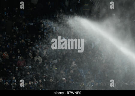 Mailand, Italien. 11. Dezember, 2018. Inter Mailand Anhänger in zuschauertribünen vor dem UEFA Champions League football Match, Inter Mailand PSV Eindhoven im San Siro Meazza Stadion in Mailand, Italien am 11. Dezember 2018 Credit vs: Piero Cruciatti/Alamy leben Nachrichten Stockfoto