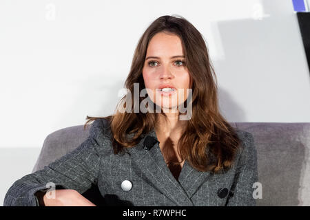 Washington, DC, USA. 11. Dez 2018. Felicity Jones, Schauspielerin, der politisch der 6. jährlichen Frauen Regel Gipfel in Washington, DC am 11. Dezember 2018. Quelle: Michael Brochstein/Alamy leben Nachrichten Stockfoto