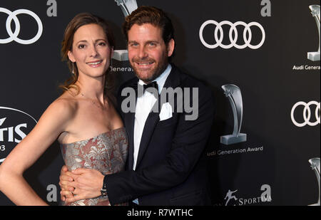 11. Dezember 2018, Bayern, München: Die Organisatoren Philip Greffenius und Evelyn kommen zu den Bayerischen Hof das "Audi Generation Award' zu präsentieren. Foto: Felix Hörhager/dpa Stockfoto