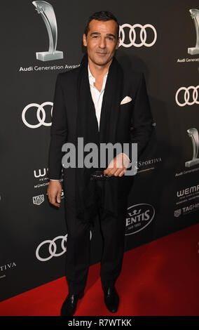 11. Dezember 2018, Bayern, München: Der Schauspieler Erol Sander kommt bei der Präsentation des "Audi Generation Award" im Bayerischen Hof. Foto: Felix Hörhager/dpa Stockfoto