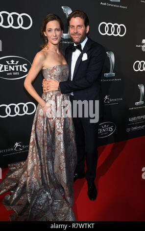 11. Dezember 2018, Bayern, München: Die Organisatoren Philip Greffenius und Evelyn kommen zu den Bayerischen Hof das "Audi Generation Award' zu präsentieren. Foto: Felix Hörhager/dpa Stockfoto