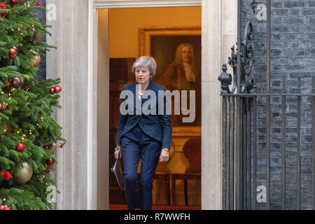 London, Großbritannien. 12. Dezember 2018 Theresa May MP PC, Premierminister bestätigt einen Wettlauf um die Marktführerschaft als ausreichend kein Vertrauen Briefe empfangen wurden, sagte sie, sie werde den Wettbewerb kämpfen mit aller Macht. Kredit Ian Davidson/Alamy leben Nachrichten Stockfoto