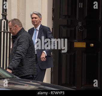 London, Großbritannien. 12. Dezember 2018, Philip Hammond MP PC, Schatzkanzler, Blätter 10 Downing Street für den Ministerpräsidenten Fragen zum letzten Mal im Jahr 2018 nach der Ankündigung der Führung rennen Credit Ian Davidson/Alamy leben Nachrichten Stockfoto