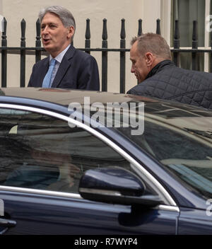 London, Großbritannien. 12. Dezember 2018, Philip Hammond MP PC, Schatzkanzler, Blätter 10 Downing Street für den Ministerpräsidenten Fragen zum letzten Mal im Jahr 2018 nach der Ankündigung der Führung rennen Credit Ian Davidson/Alamy leben Nachrichten Stockfoto