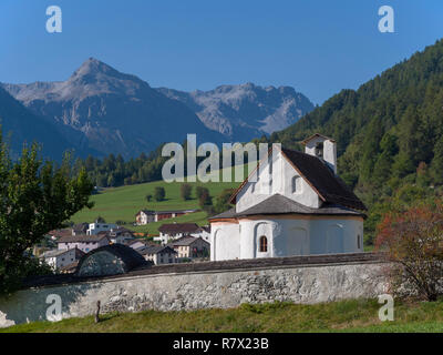 Heilig-kreuz-Kapelle im Kloster der Benediktiner in Müstair, Val Müstair-Münster Tal, Engadin, Graubünden, Schweiz, UNESCO Weltkulturerbe Stockfoto