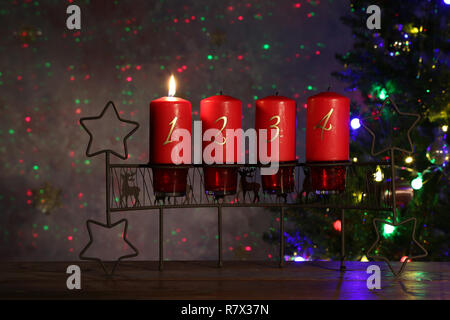 Advent ist eine Zeit, in vielen westlichen christlichen Kirchen als eine Zeit der erwartungsvollen Wartens und der Vorbereitung auf die Feier der Geburt von J beobachtet Stockfoto