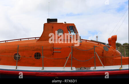 Wunderschönes Bild einer Küstenwache rettungsboot am Strand in Pwllheli, Wales. Stockfoto