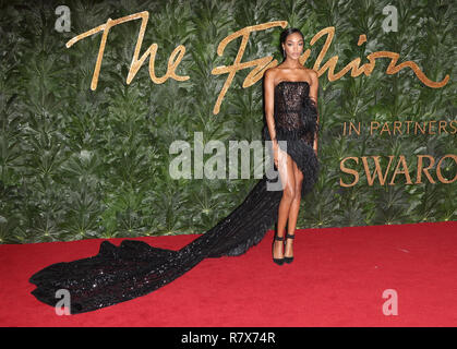 Jourdan Dunn auf dem roten Teppich während der Fashion Awards 2018 in der Royal Albert Hall, Kensington in London gesehen. Stockfoto