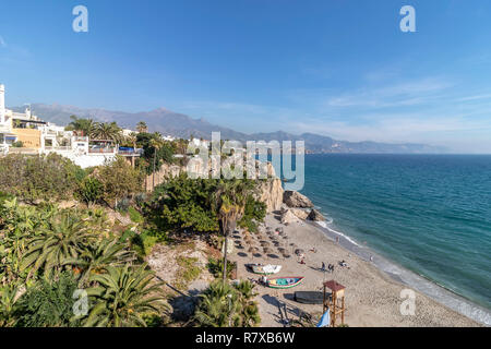 Luftaufnahme von touristische Stadt Nerja an der Costa del Sol, Andalusien, Spanien Stockfoto