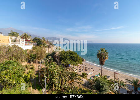 Luftaufnahme von touristische Stadt Nerja an der Costa del Sol, Andalusien, Spanien Stockfoto