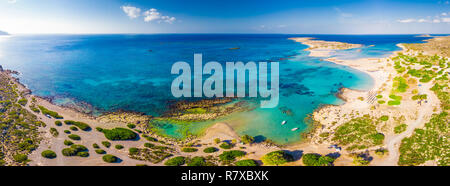 Luftaufnahme von Elafonissi Strand auf der Insel Kreta mit azurblauen Wasser, Griechenland, Europa. Kreta ist die größte und bevölkerungsreichste der griechischen Inseln. Stockfoto