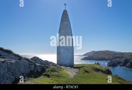 Baltimore Beacon gegen den klaren blauen Himmel, Baltimore, Cork, Irland Stockfoto