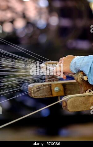 Kambodscha, Kompong Thom, Handwerk, Silk Farm, unwiding Stockfoto