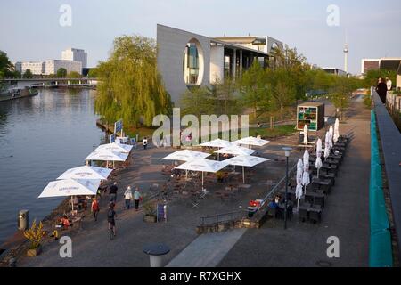 Deutschland, Berlin, Tiergarten, Kanzleramt Station an der Spree Banken Stockfoto