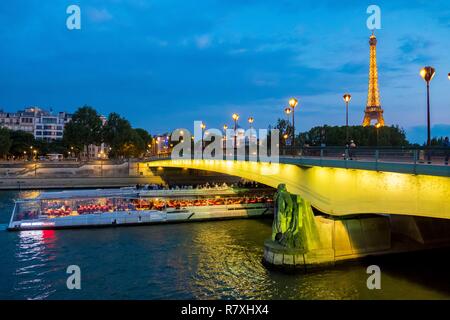 Frankreich, Paris, Bereich als Weltkulturerbe von der UNESCO, die zouave der Alma Bridge, den Eiffelturm aufgeführt Stockfoto