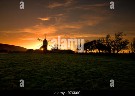 Sonnenuntergang am Ashcombe Mühle, Kingston, East Sussex, England. Stockfoto