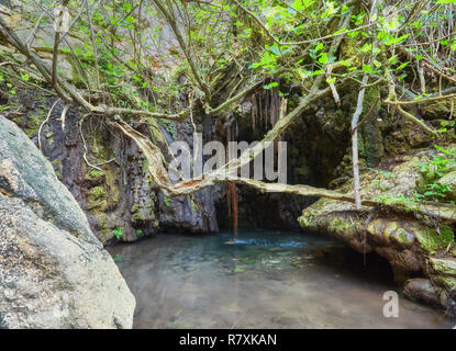 Bäder der Aphrodite Grotte mit Teich und Quellwasser Stockfoto