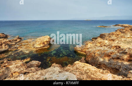 Strand in der Nähe von Aphrodite Badewanne in Polis, Zypern Stockfoto