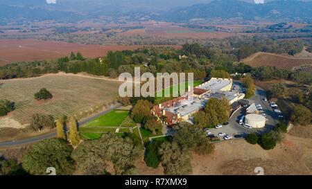 Luftbild von Jordan Winery mit rollenden Sonoma County Landschaft mit Weinbergen, außerhalb Healdsburg, California, USA. Stockfoto