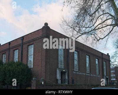 London, England/Großbritannien - zum 11. Dezember 2018: English Folk Tanz und Gesang Gesellschaft / Cecil Sharp House Stockfoto