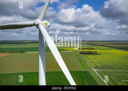 Frankreich, Eure-et-Loir, Fresnay l'Eveque, Ablis Straße Wind Farm, 26 Turbinen MM92 entlang der Autobahn A10 (Luftbild) Stockfoto