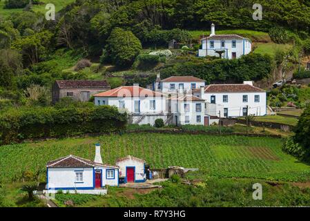 Portugal, Azoren, Santa Maria Island, Santa Barbara, erhöhten Blick auf die Stadt. Stockfoto