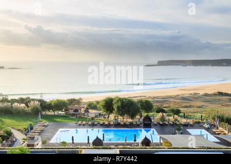 Portugal, Algarve, Lagos, Martinhal Resort und am Strand Stockfoto