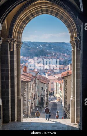 Frankreich, Haute Loire, Le Puy-en-Velay, ein Anschlag auf El Camino de Santiago, 12. Jahrhundert Notre Dame de l'Annonciation Kathedrale, Veranda Stockfoto