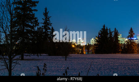 Calgary Sehenswürdigkeiten bei Nacht im Winter Stockfoto