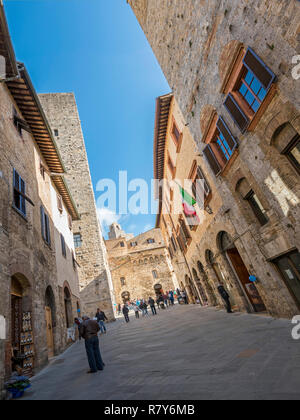 Vertikale streetview in San Gimignano, Italien. Stockfoto