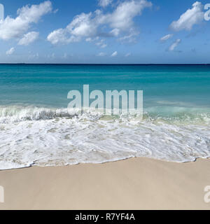 Aruba Beach-tropischen weißen Sandstrand mit aquamarinblauen Wasser - Divi Strand ist ein top Aruba Urlaub in der Karibik - Niederländische Insel/Leeward Inseln Stockfoto