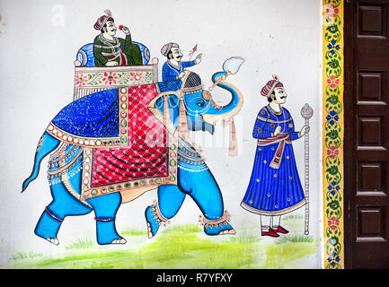 Traditionelle Rajasthan Gemälde an der Wand des Hauses des Königs reiten auf der Blue Elephant in Udaipur, Rajasthan, Indien Stockfoto