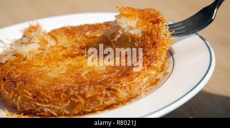 Traditionelles türkisches Dessert kunefe Stockfoto