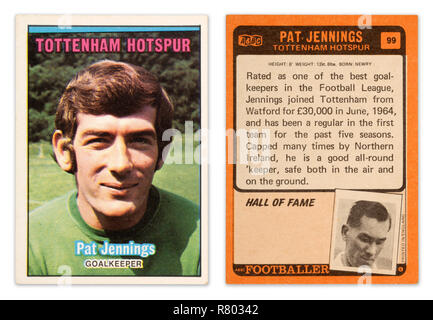 Die Vorder- und Rückseite eines A&BC Chewing Gum football player Karte von 1970 mit Pat Jennings spielen für Tottenham Hotspur Stockfoto