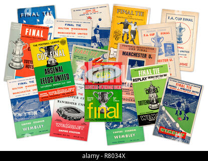 Eine Sammlung von FA Cup Finale offizielle Programme aus den 30er 40er 50er und 60er Jahre (digital Composite) Stockfoto