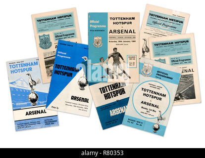 Eine Sammlung von Tottenham Hotspur Football Club offizielle Programme aus den 60er und 70er Jahren (digital Composite) Stockfoto