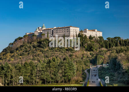 Abtei von Monte Cassino, Ansicht von polnischen Soldatenfriedhof, Latium, Italien Stockfoto